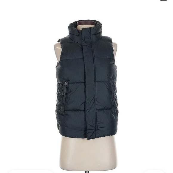 NWT All In Motion Black Puffer Vest size XS. Oversized to med - Picture 1 of 8